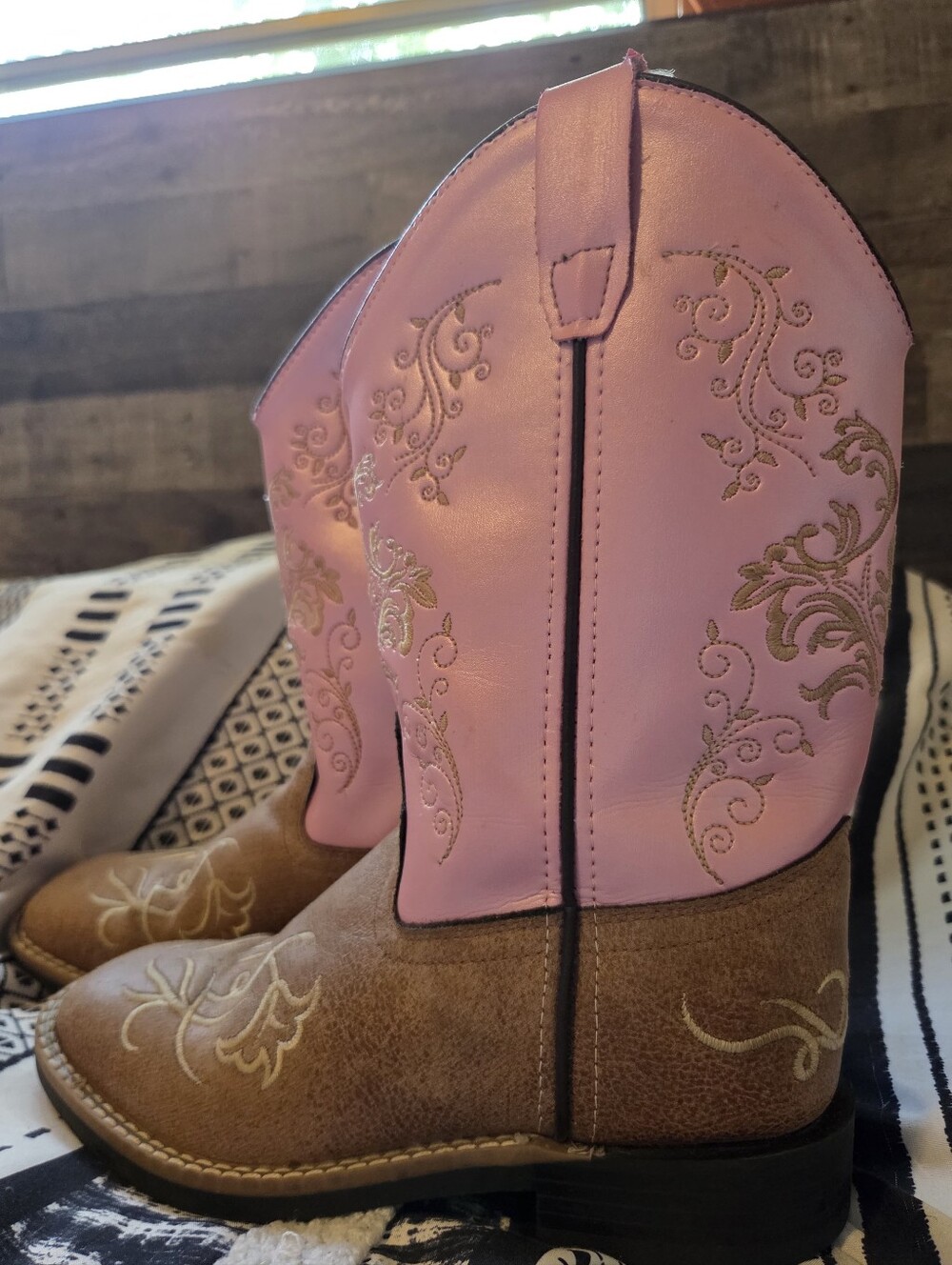 Girl's Old West size 3.0-D boots. - Picture 2 of 6